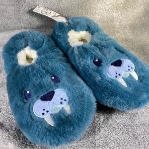 Fuzzy Babba Slippers Women’s Size 7-9.5 Blu Slip On Soft Cozy walleye New‎